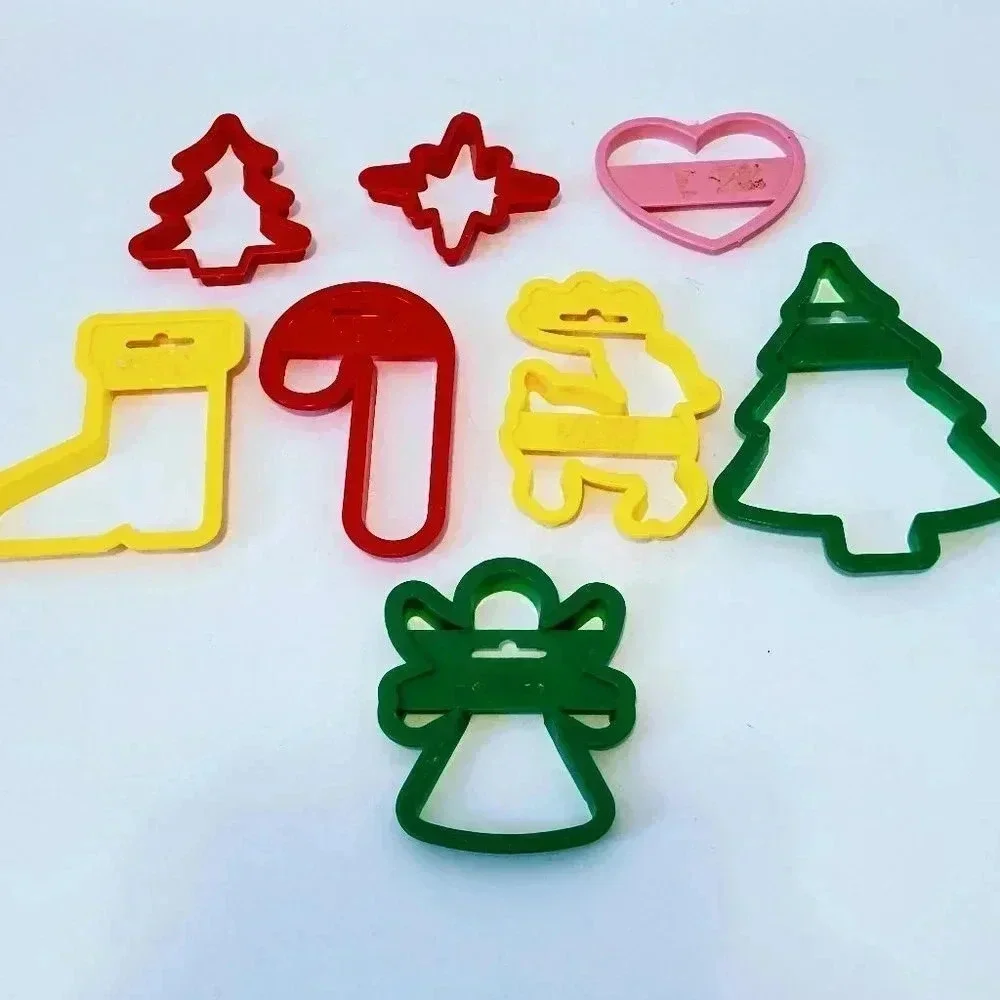 Wilton Cookie Cutters Lot of 6 + 2 Unbranded Christmas Holiday Vintage Plastic